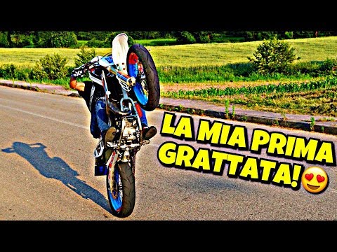 Come liberarsi da una lentiggine da una faccia Il pigmentary nota su una faccia di una fotografia a donne