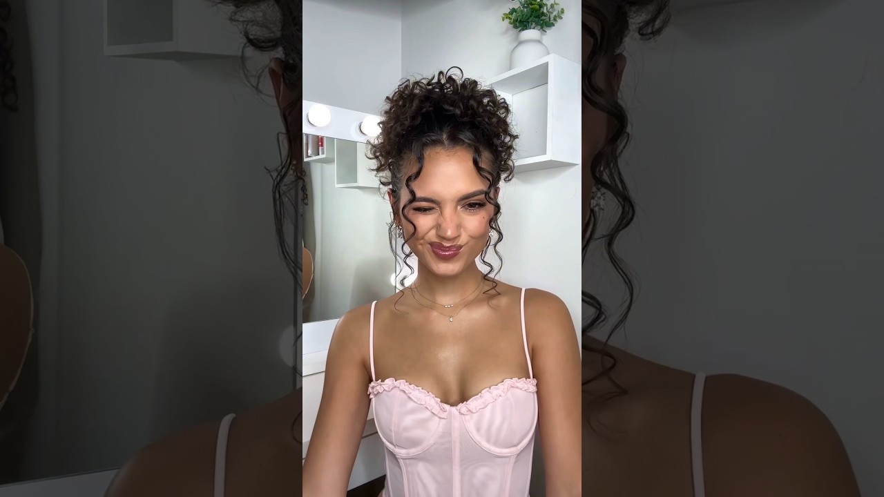 My go-to curly bun lately 💕 follow for more curly hairstyles inspo! #curlyhair #curlybun #tutorial