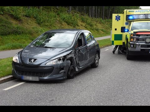 Stugsund: Buss och bil krockade