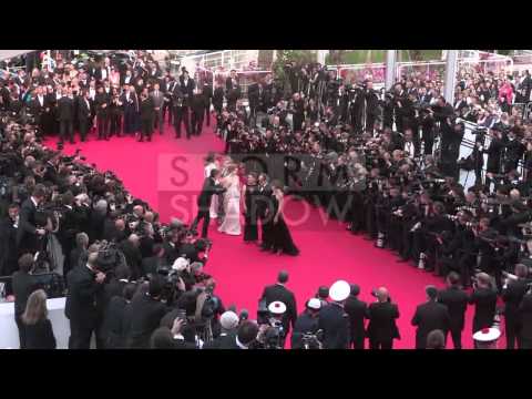 Tommy Lee Jones and Hilary Swank on the red carpet of The homesman in Cannes