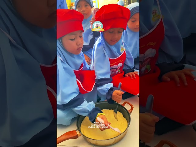 Video Cooking Class membuat pizza di RA Mutiara Islam Kendari