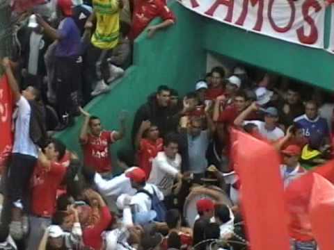 "Independiente Vs Banfield // Entrada de la banda del rojo" Barra: La Barra del Rojo • Club: Independiente