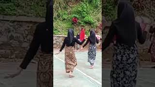 Download lagu baju hitam pakai samping tari kipas mp3