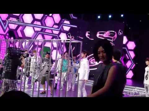 [Fancam] EXO - Baekhyun's funny reaction when playing game at 120703 Happy Camp recording