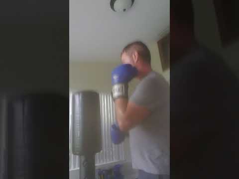 Muhammad Ali and Joe Frazier boxing styles demonstrated on boxing bag fast cardio workout!