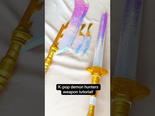 Vídeo relacionado con HTTDSLF 3 Piezas Espada Cazador Demonios K/Pop, KOP Hunter Dagas Halloween, Zoeys Cosplay Arma, Anime Cosplay Props, para Halloween Carnaval Fiestas Juegos de rol
