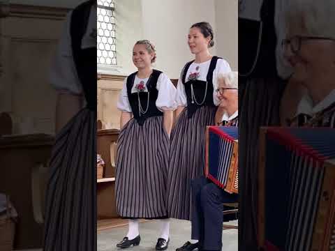 Geschwisterduett Daria & Gianna Occhini, Begleitung Susanne Farner Warnig von Emil Grolimund
