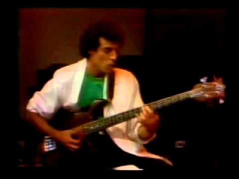 João Bosco e Nico Assumpção - Bate Um Balaio ou Rockson do Pandeiro