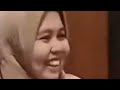 Ibu Muda Jilbab Coklat Menyusui Dengan Bahagia Breastfeeding