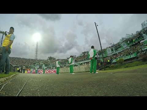 "Los Del Sur preparando la fiesta para el partido contra su rival de plaza" Barra: Los del Sur &bull; Club: Atlético Nacional