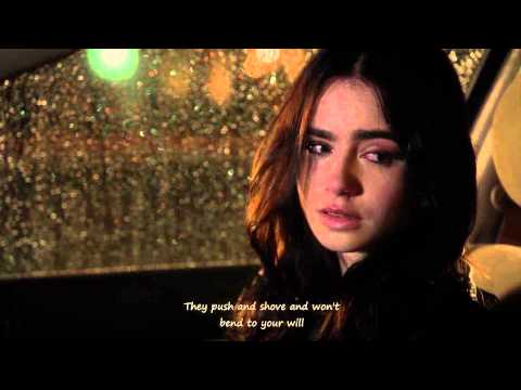 BETWEEN THE BARS [LYRICS] - STUCK IN LOVE - KISSING SCENE