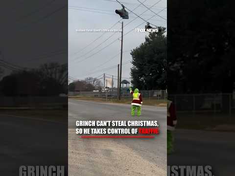 HOLIDAY HIJINKS: Grinch steals the stoplights and shuts traffic DOWN... #shorts #grinch #xmas #fox