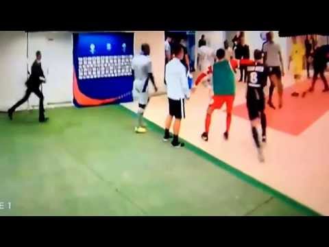 Brandao headbutts to Thiago Motta