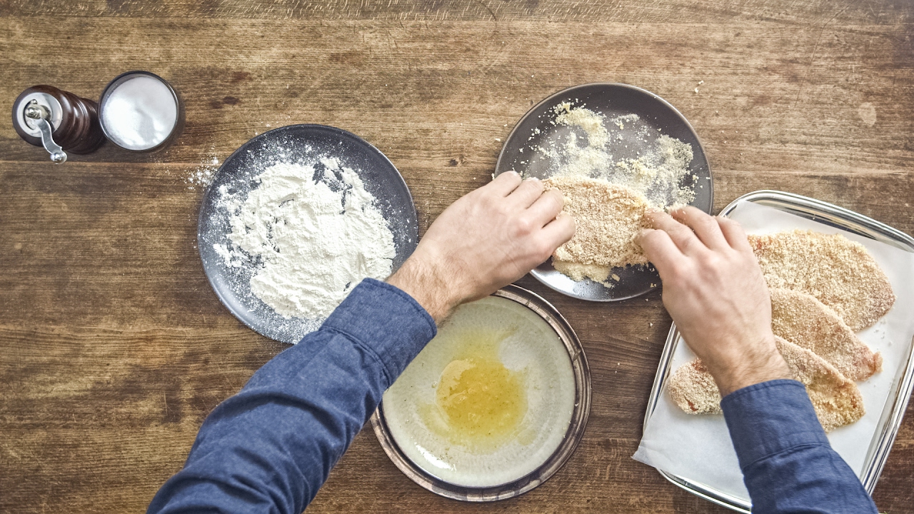 Fleisch panieren wie ein Profi So geht Fleisch frittieren fooby.ch