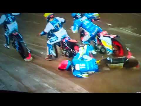crash 4 zawodników w 2 biegu w meczu Apator Toruń - Motor Lublin 21.05.2023