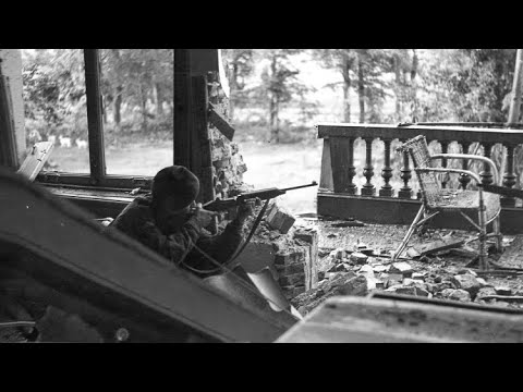 British Paratroopers Trapped… And This EXACT Spot Today #26