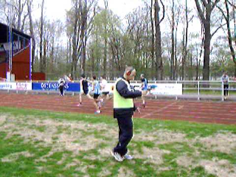 Dennis Gustafsson skjuter startpistol