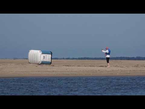 Selfie z toaletą Toi, toi w rezerwacie Mewia Łacha.