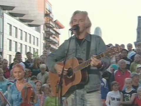 Finn Kalvik - Å være barn en sommerdag (Live Sommeråpent NRK 2004)