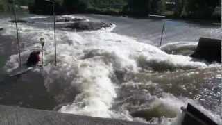 preview picture of video 'Session kayak slalom @ mava Liège Belgique'