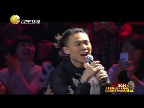 张玮现场嗨唱《High 歌》，激情嗓音引爆全场观众