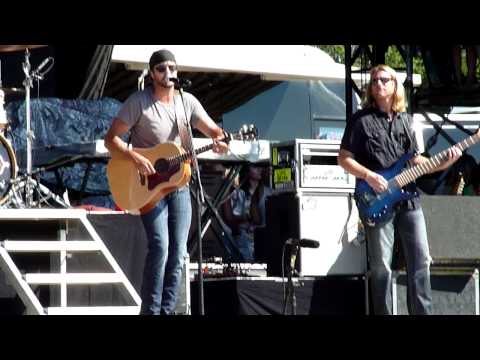 Baby's On The Way- Luke Bryan (HD)