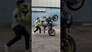 Download lagu Trip Eka Pandarin... Team 90 Degrees 🩵 #bikelover #stunt #stunt #team #rider #trending #yamaha mp3