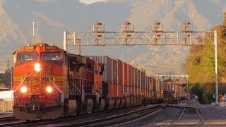 preview picture of video 'Vintage Searchlights on the BNSF San Bernardino Subdivision - BNSF and Metrolink Train Action.'