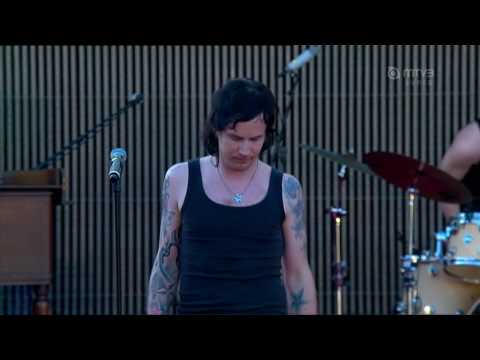 Uniklubi - Kukka + Interview Jussi & Antti @Pitka Kuuma Kesä