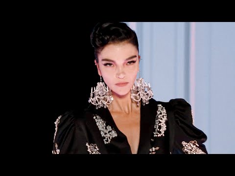 Mariacarla Boscono. FW 2022 Runway