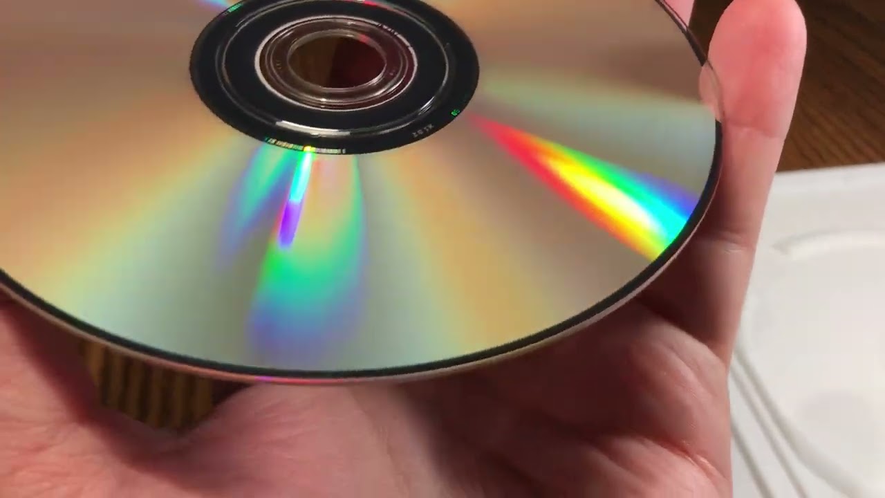 The wrist of the man who uploads G4TV videos, holding a Super Paper Mario disc... finally revealed!