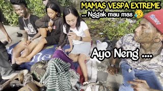 Download lagu GETTING CLOSER WITH THE FUNNY EXTREME VESPA GUY mp3