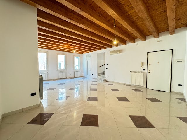 RIF. 2349 CENTRO STORICO APPARTAMENTO PRESTIGIOSO