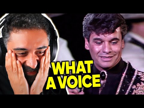 Arab Man Reacts To Juan Gabriel - Se Me Olvidó Otra Vez