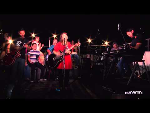 Zoe Lilly - Tudo vai ficar bem (Dunamis / Fornalha Abril 2013)