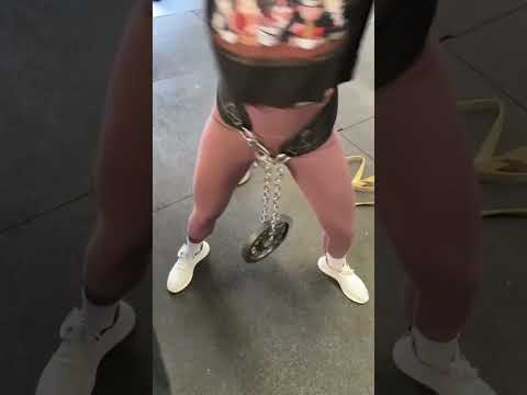 Does YOUR🫵🏼 Chain hang low⁉️🤣 #weights #gainz #calisthenics