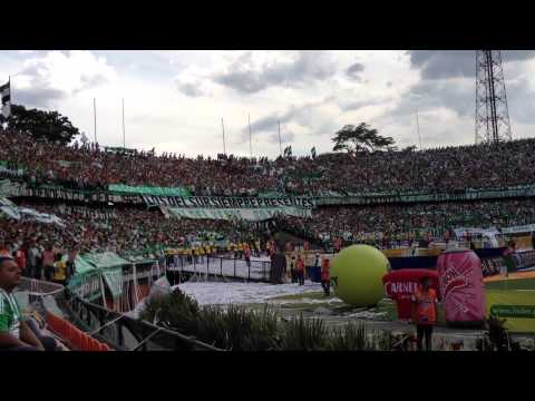 "Entre Llantos Y Alegrias Los Del Sur" Barra: Los del Sur &bull; Club: Atlético Nacional