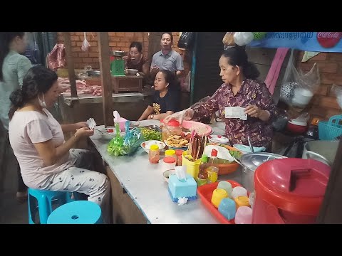 Foods And People Activities Inside Kab Kor Market - Art Of Living In Cambodian Market - Phnom Penh