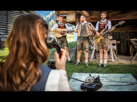 LÄTS FETZ - Bei der Marion geht den ganzen Tag das Telefon