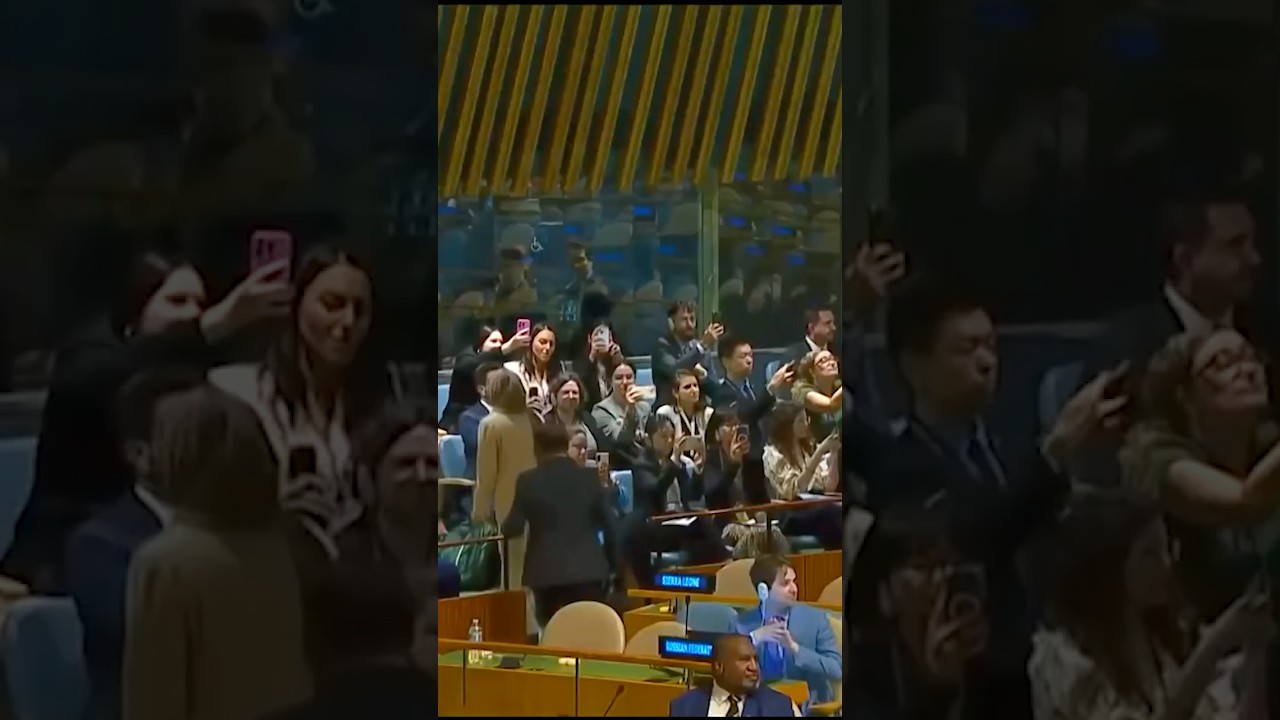 نتنياهو أمام مقاعد فارغة بنيويورك thumbnail