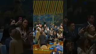 نتنياهو أمام مقاعد فارغة بنيويورك thumbnail