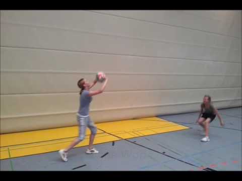 Volleyball :  Pritschen zu zweit  Stehaufmaennchen