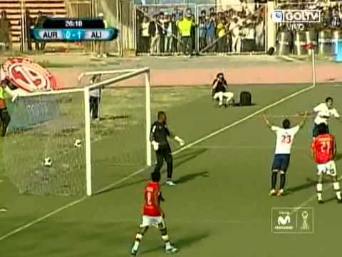 Gol de Mauro Guevgeozián ante Juan Aurich