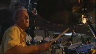 Dave Swift on Bass with Jools Holland backing Kelly Jones (Stereophonics)  "Revolution"