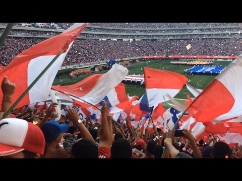 "CHIVAS CAMPEÓN! Recibimiento gran final vs Tigres cl 17" Barra: La Irreverente • Club: Chivas Guadalajara