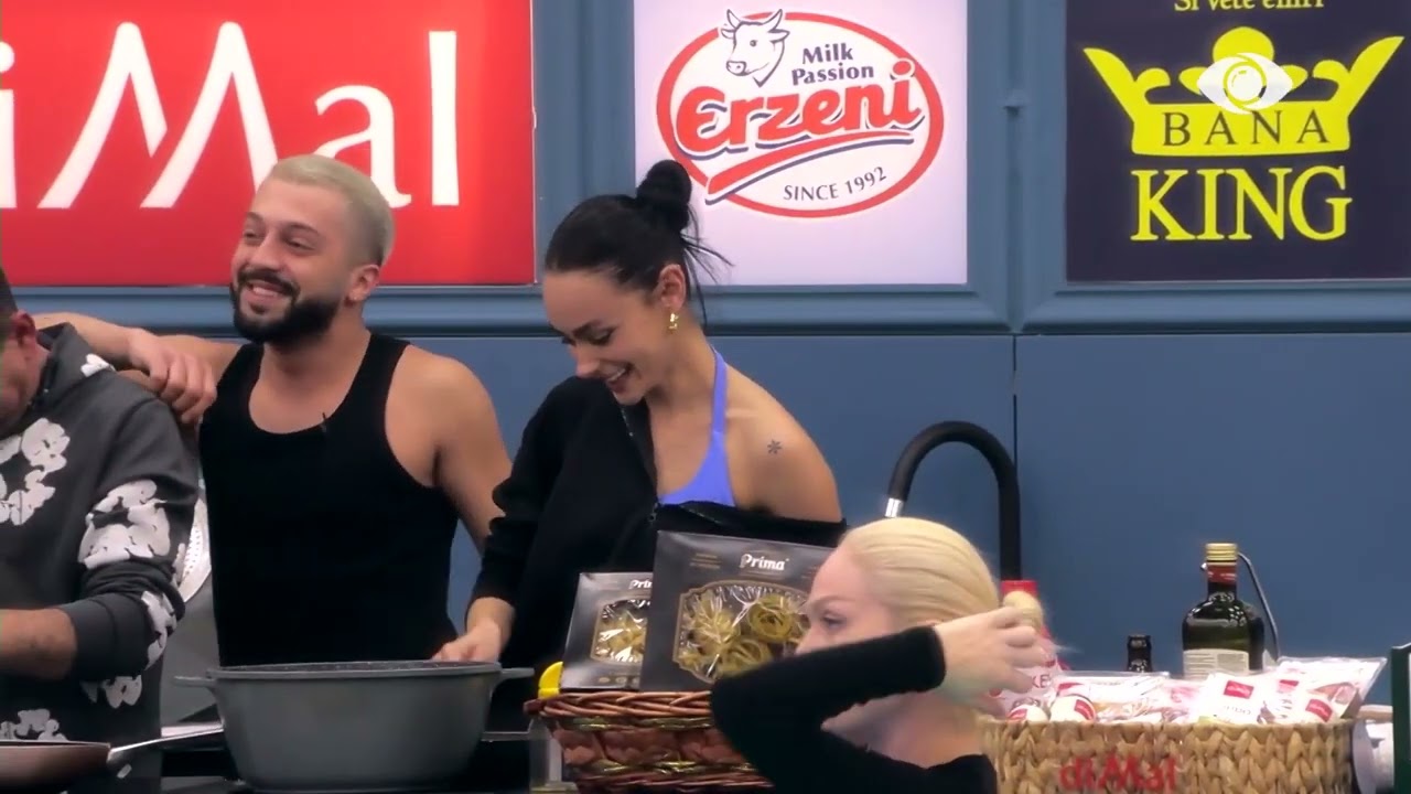 “Iku mbretëresha…”/ Aldo-Gjestit: O spiun, bëj makarona