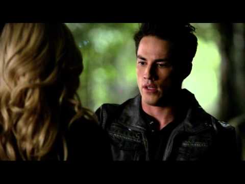 Tyler and Caroline (5x22 - Home)