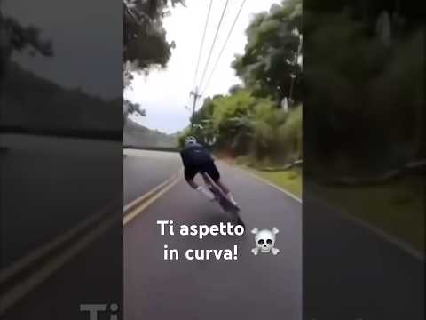Quando “QUALCUNO” ti aspetta in curva! ☠️ #caduta #ciclista #bici #strada
