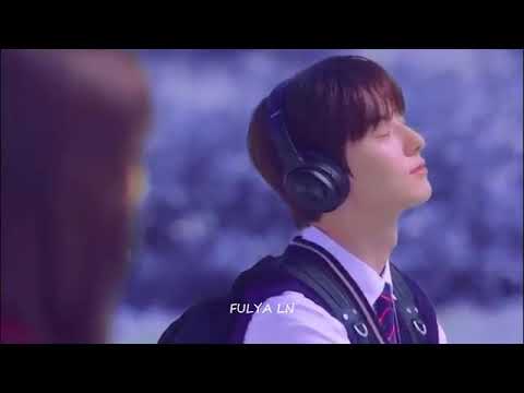 okulun bütün kızları aynı erkeğe aşık ama erkek başka kıza aşık