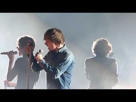 X FACTOR LIVE TOUR 2011 LONDON WEMBLEY - One Direction MY LIFE WOULD SUCK WITHOUT YOU